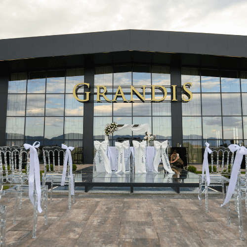 Луксузен и модерен хотел Еми со свечени сали за свадби и настани во Струмица